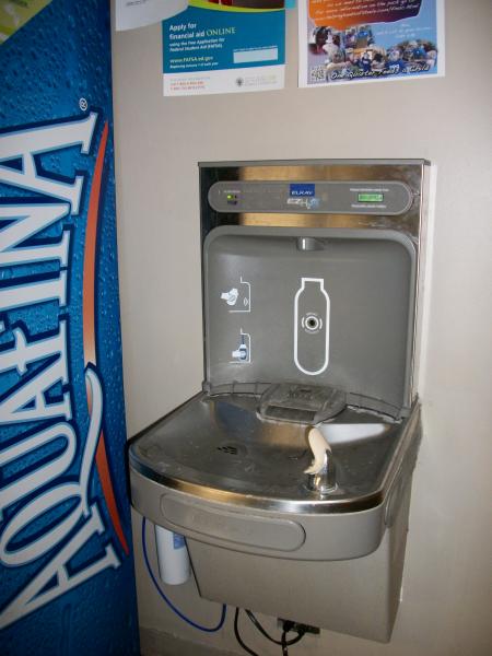 drinking-fountain drinking-fountain